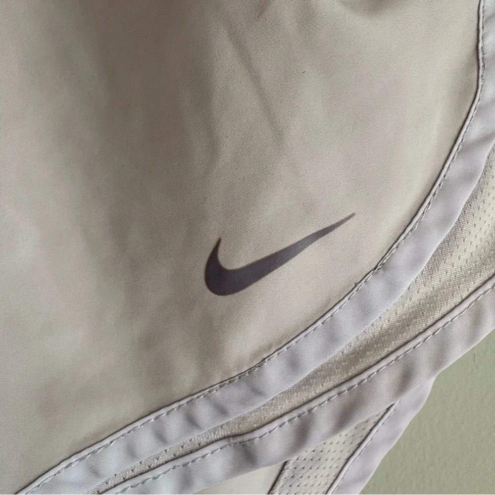 Nike Dri-Fit Tempo Running Shorts Women’s Medium (Runs‎ Small)